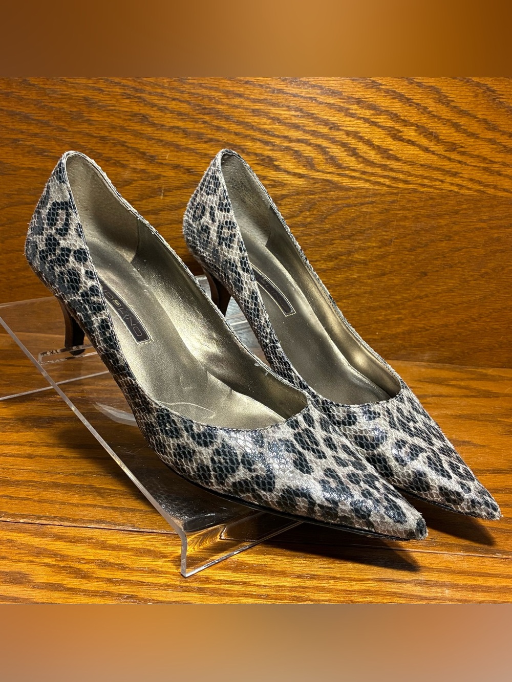 Bandolino Leopard Print Snakeskin Pointed Toe Stacked Heel Pumps Gray Size 8